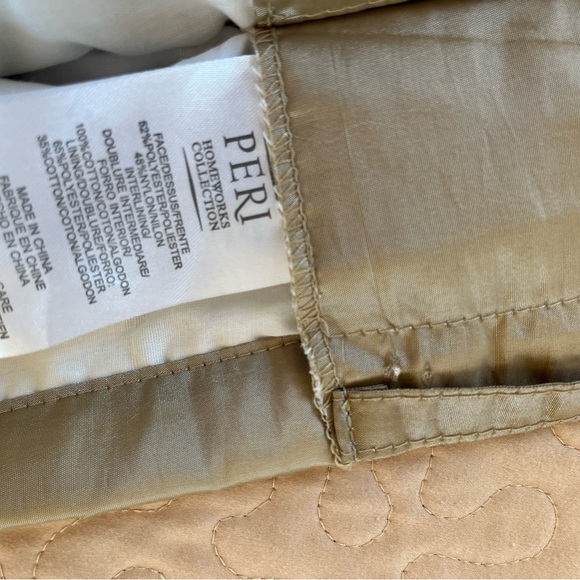 Drapery Panels of Gold Taffeta - Picture 4 of 4